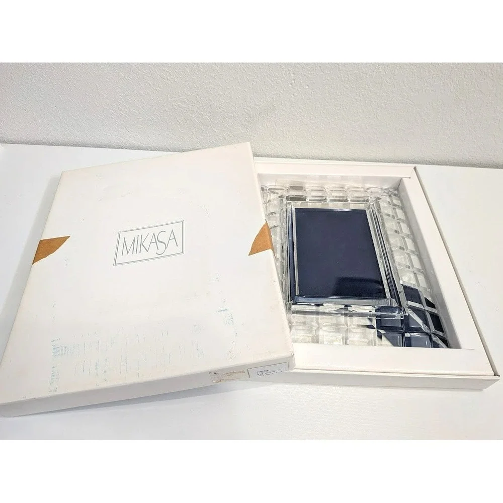 Mikasa Austrian Crystal Geometric Design Picture Frame.‎ 9